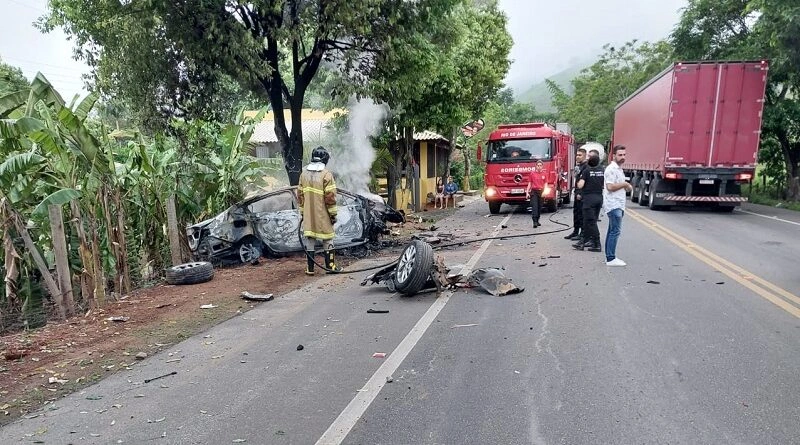 Acidente deixa aluna piauiense ferida e amiga morre carbonizada