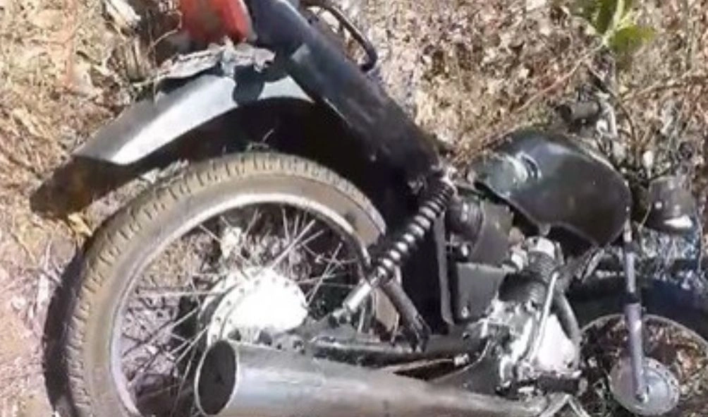 Adolescente de 15 anos morre após colidir motocicleta em veículo