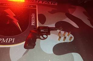 Arma e munições apreendidas com um dos suspeitos (Foto: Reprodução) Arma e munições apreendidas com um dos suspeitos (Foto: Reprodução)