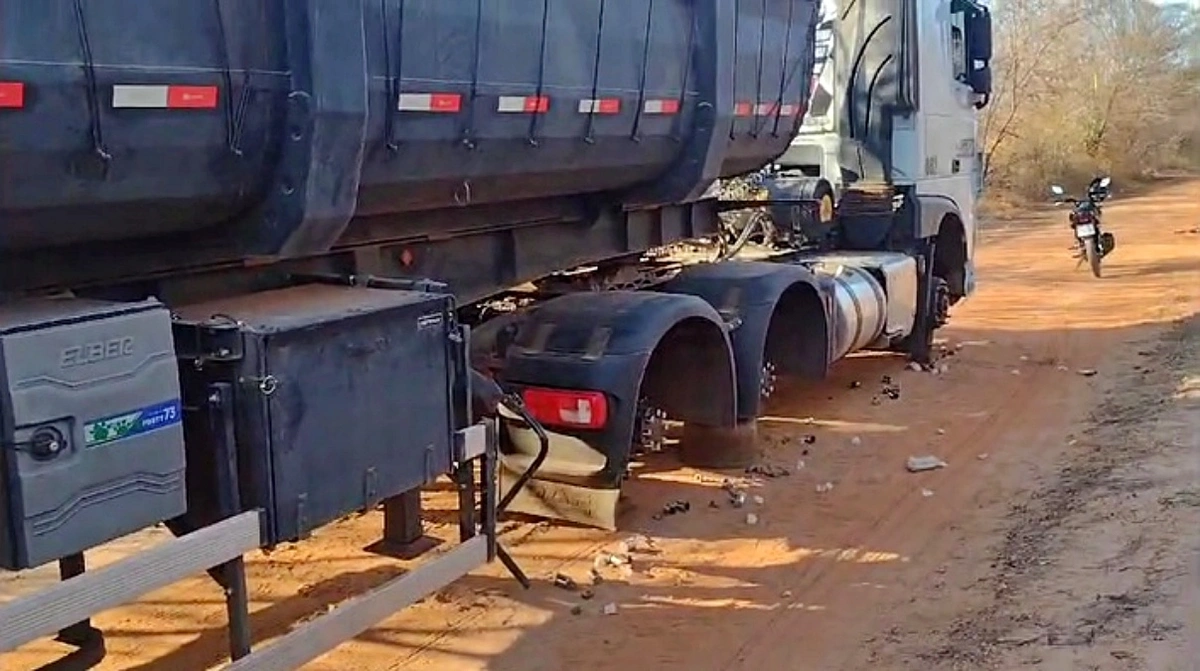 Criminosos fazem motorista refém e roubam pneus de caminhão em cidade do Piauí