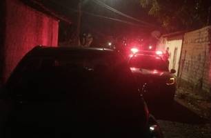 Criminosos roubam dois veículos durante arrastão na zona Sul de Teresina (Foto: Reprodução)
