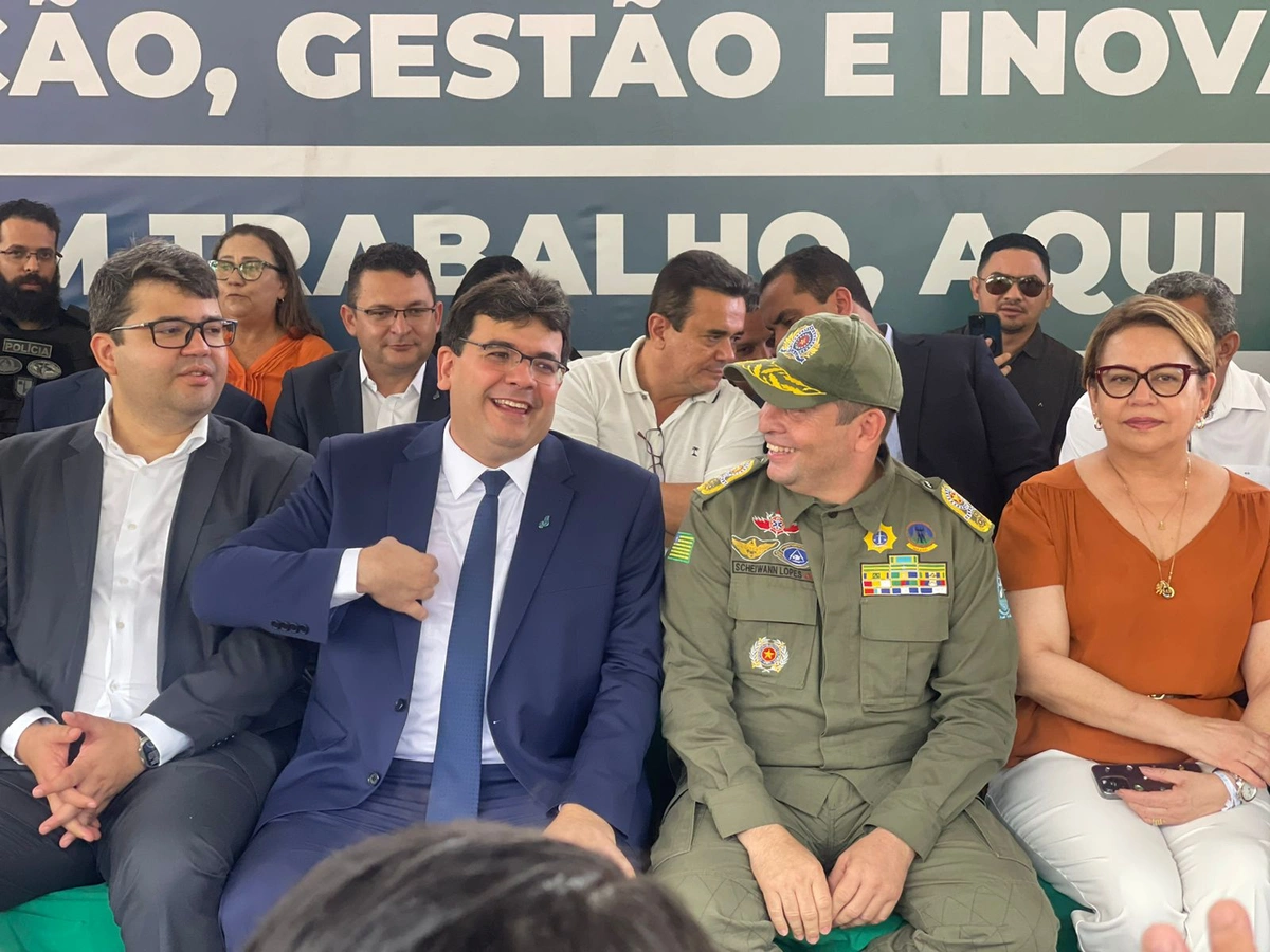 Entrega de novas viaturas da Polícia Militar