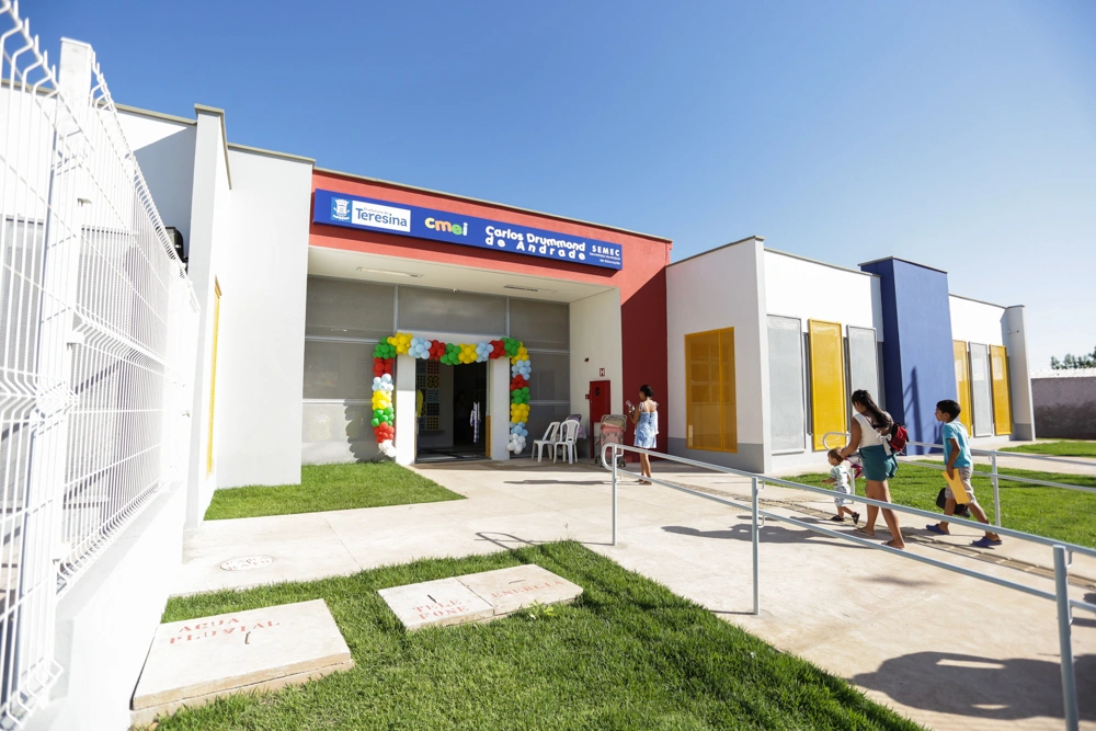 Escola municipal Carlos Drummond de Andrade