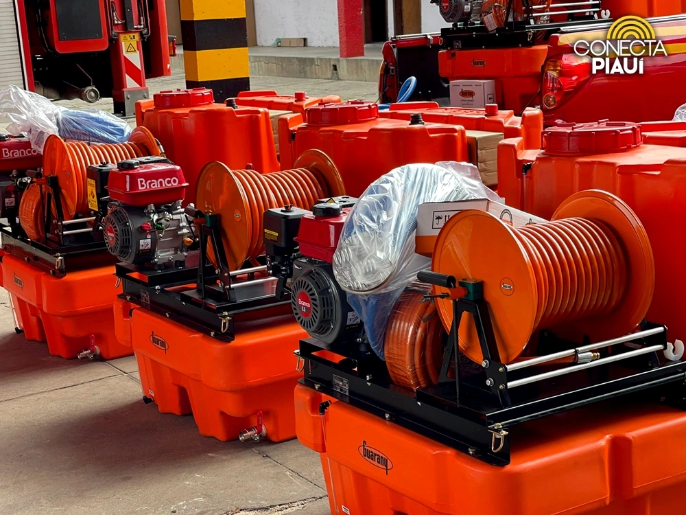 Governo entrega equipamentos de combate a incêndios ao Corpo de Bombeiros do Piauí