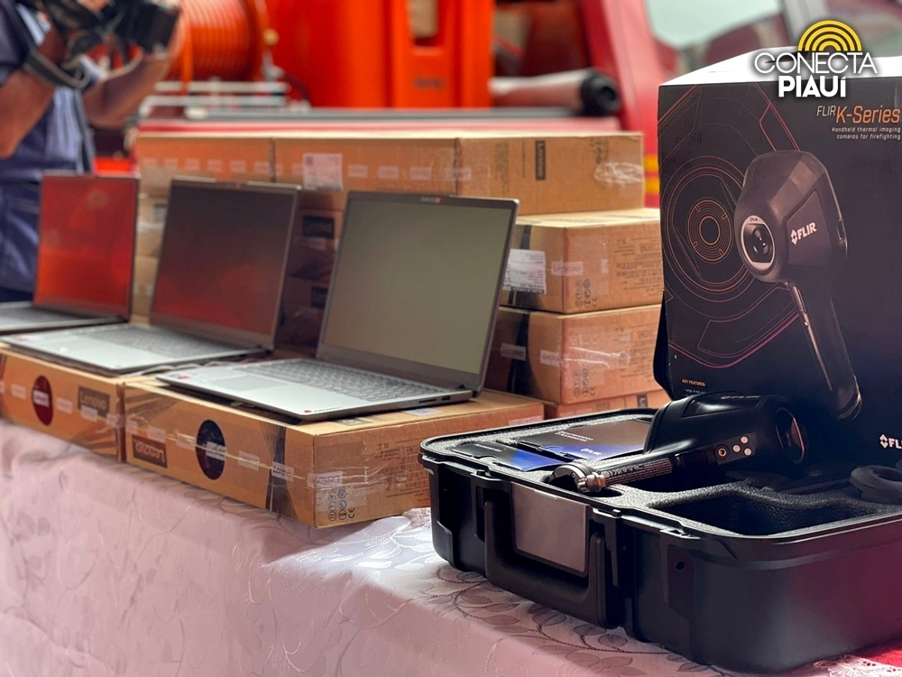 Governo entrega equipamentos de combate a incêndios ao Corpo de Bombeiros do Piauí