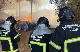Incêndio de médias proporções atinge fábrica da Soferro em Teresina (Foto: Reprodução) Incêndio de médias proporções atinge fábrica da Soferro em Teresina (Foto: Reprodução)