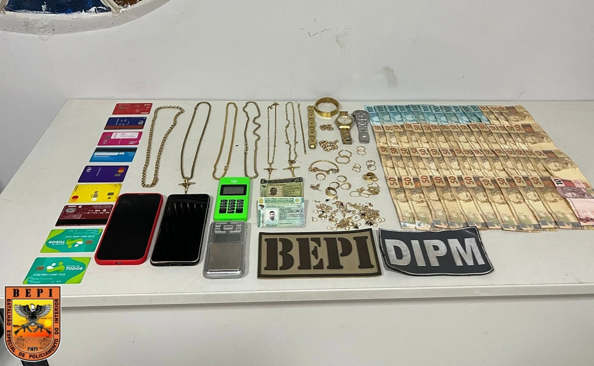 Itens apreendidos pela polícia na abordagem