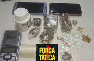 Material apreendido pela polícia (Foto: Reprodução) Material apreendido pela polícia (Foto: Reprodução)
