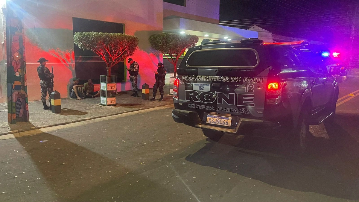 Três homens são presos suspeitos de roubarem uma idosa no Centro de Teresina