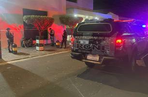 Três homens são presos suspeitos de roubarem uma idosa no Centro de Teresina (Foto: Reprodução) Três homens são presos suspeitos de roubarem uma idosa no Centro de Teresina (Foto: Reprodução)
