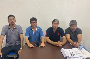 Vasconcelo Pinheiro (o terceiro da esquerda para a direita, de camisa preta) — Foto: Arquivo pessoal (Foto: Reprodução) Vasconcelo Pinheiro (o terceiro da esquerda para a direita, de camisa preta) — Foto: Arquivo pessoal (Foto: Reprodução)