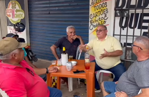 Antônio José Lira na mesa de bar (Foto: Reprodução)
