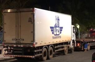 Caminhão da empresa Uzi Transportes (Foto: Reprodução)