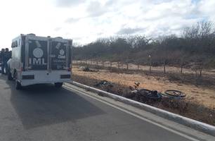 Ciclista é atropelado por carro e morre em Parnaíba; motorista não prestou socorro (Foto: Renato Carlos/Conecta Piauí) Ciclista é atropelado por carro e morre em Parnaíba; motorista não prestou socorro (Foto: Renato Carlos/Conecta Piauí)