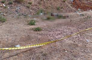 Corpo é encontrado em estado de decomposição perto do teatro da Jacinta Andrade (Foto: Reprodução) Corpo é encontrado em estado de decomposição perto do teatro da Jacinta Andrade (Foto: Reprodução)