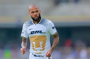 Daniel Alves em ação com a camisa do Pumas, do México (Foto: Getty Images) Daniel Alves em ação com a camisa do Pumas, do México (Foto: Getty Images)