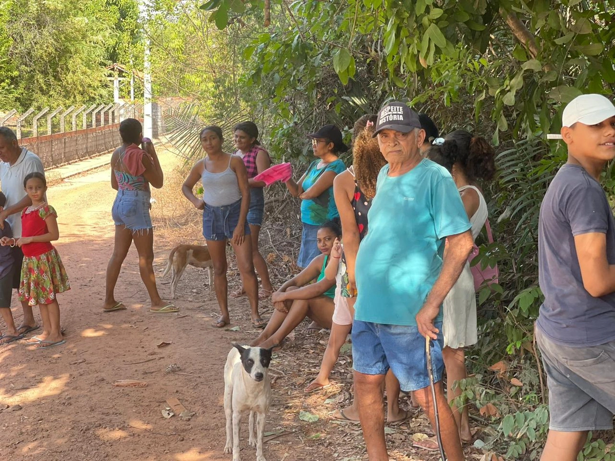 Famílias caminham quilômetros para conseguir água na zona rural de Teresina