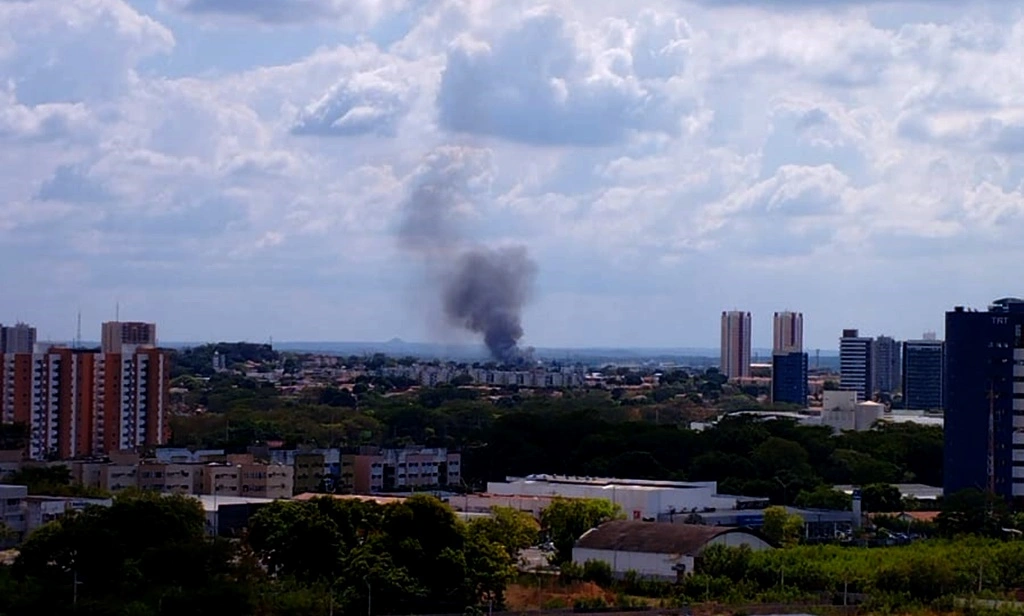Fumaça pôde ser vista de longe