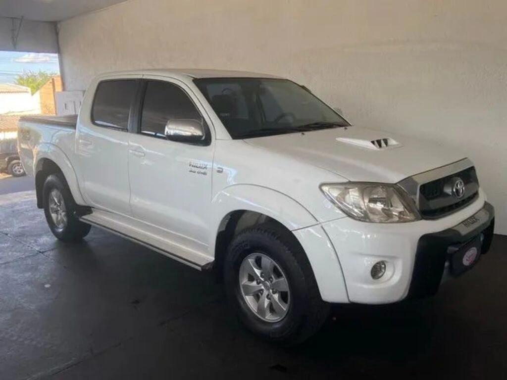 Hilux SW4 SRV 4x4 do ano de 2011 da cor branca