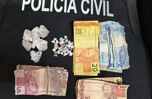 Material apreendido pela polícia (Foto: Reprodução) Material apreendido pela polícia (Foto: Reprodução)