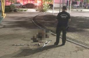 Morador em situação de rua é assassinado por companheira no Centro de Teresina (Foto: Conecta Piauí) Morador em situação de rua é assassinado por companheira no Centro de Teresina (Foto: Conecta Piauí)