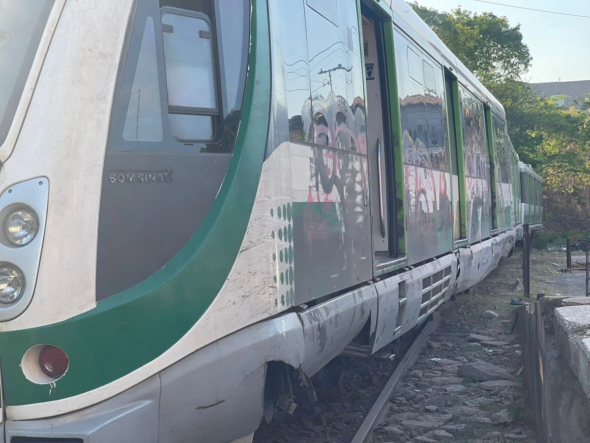 Veículo ficou danificado depois do incidente