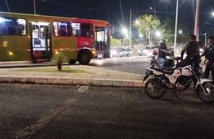 *Cobrador de ônibus é detido suspeito de agredir e ameaçar estudantes na UFPI* (Foto: Reprodução) *Cobrador de ônibus é detido suspeito de agredir e ameaçar estudantes na UFPI* (Foto: Reprodução)