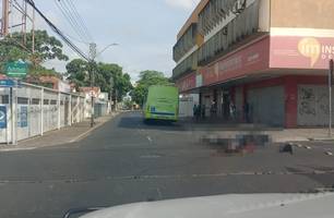 Motociclista morre em colisão contra ônibus no Centro de Teresina (Foto: Reprodução) Motociclista morre em colisão contra ônibus no Centro de Teresina (Foto: Reprodução)