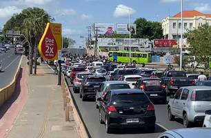 Motoristas de aplicativos realizam protesto e bloqueiam trânsito na Frei Serafim (Foto: Reprodução) Motoristas de aplicativos realizam protesto e bloqueiam trânsito na Frei Serafim (Foto: Reprodução)