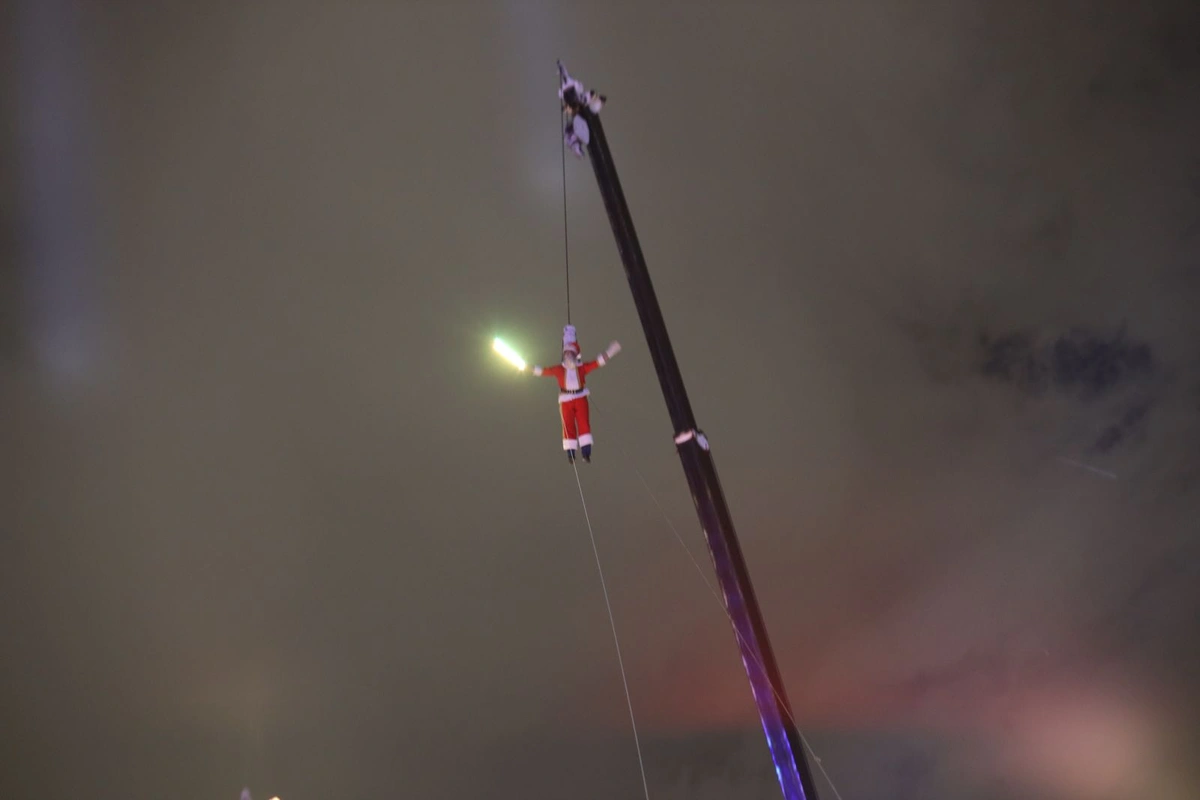 Papai Noel e show pirotécnico inauguram Vila de Natal da Alepi em Teresina