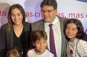 Rafael e Isabel Fonteles anunciam ações do Pacto pelas Crianças (Foto: Tiago Moura/Conecta Piauí) Rafael e Isabel Fonteles anunciam ações do Pacto pelas Crianças (Foto: Tiago Moura/Conecta Piauí)