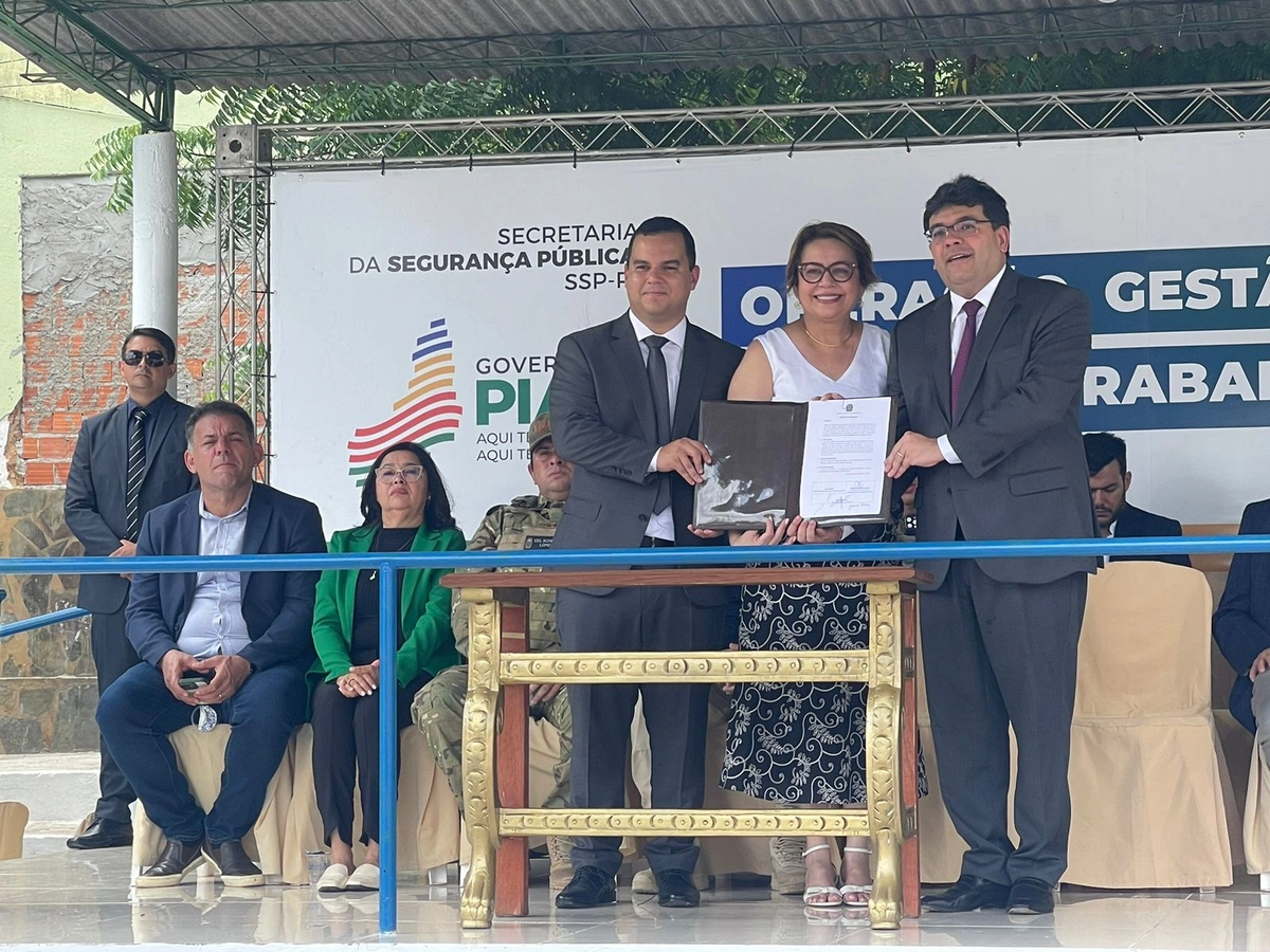 Rafael Fonteles entrega helicóptero e viaturas às polícias Civil e Militar