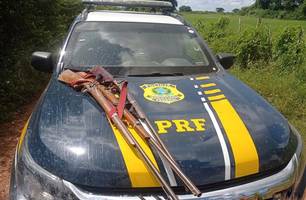 Armas apreendidas (Foto: Divulgação/PRF) Armas apreendidas (Foto: Divulgação/PRF)
