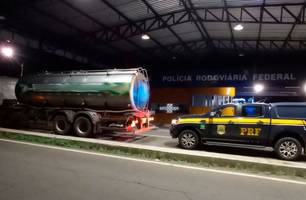 Caminhão com irregularidades significativas no sistema de pós-tratamento de gases poluentes. (Foto: Divulgação/ PRF-PI) Caminhão com irregularidades significativas no sistema de pós-tratamento de gases poluentes. (Foto: Divulgação/ PRF-PI)