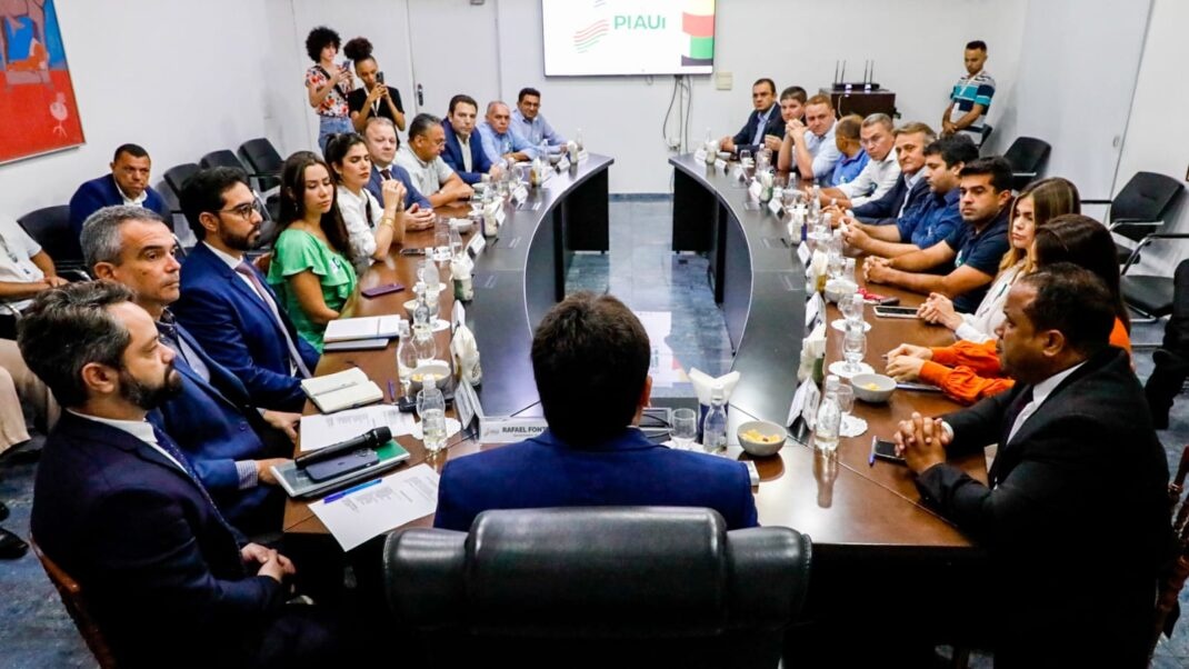 Governador em reunião com vereadores de Parnaíba e Teresina