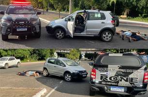 Suspeitos presos (Foto: Divulgação/PM)