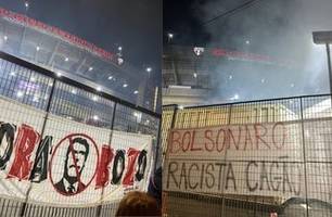Faixas da organzada Bonde do Che no estádio do morumbi (Foto: Reprodução/ TWITTER Bocadelobo) Faixas da organzada Bonde do Che no estádio do morumbi (Foto: Reprodução/ TWITTER Bocadelobo)