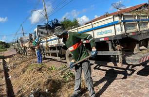 Limpeza na região do grande Dirceu (Foto: Divulgação/prefeitura de Teresina) Limpeza na região do grande Dirceu (Foto: Divulgação/prefeitura de Teresina)