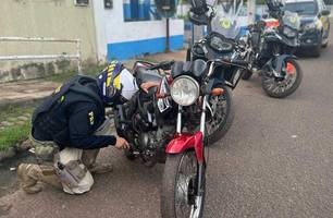 Motocicleta roubada há mais de 12 anos foi recuperada (Foto: Divulgação/ PRF-PI) Motocicleta roubada há mais de 12 anos foi recuperada (Foto: Divulgação/ PRF-PI)