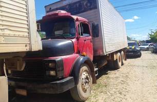 Veículo furtado pelo antigo dono por falta de pagamento (Foto: Divulgação/ PRF-PI) Veículo furtado pelo antigo dono por falta de pagamento (Foto: Divulgação/ PRF-PI)