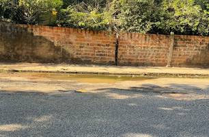 A avenida está completamente cheia de buracos, ocasionando vários acidentes (Foto: Tiago Moura / Conecta Piauí)