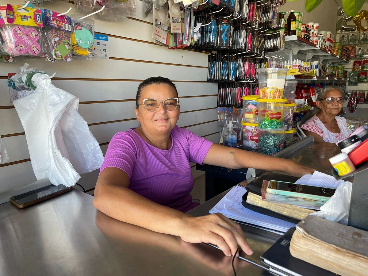 A comerciante Sandra Maria, reclama do mau cheiro e disse que vem perdendo a clientela