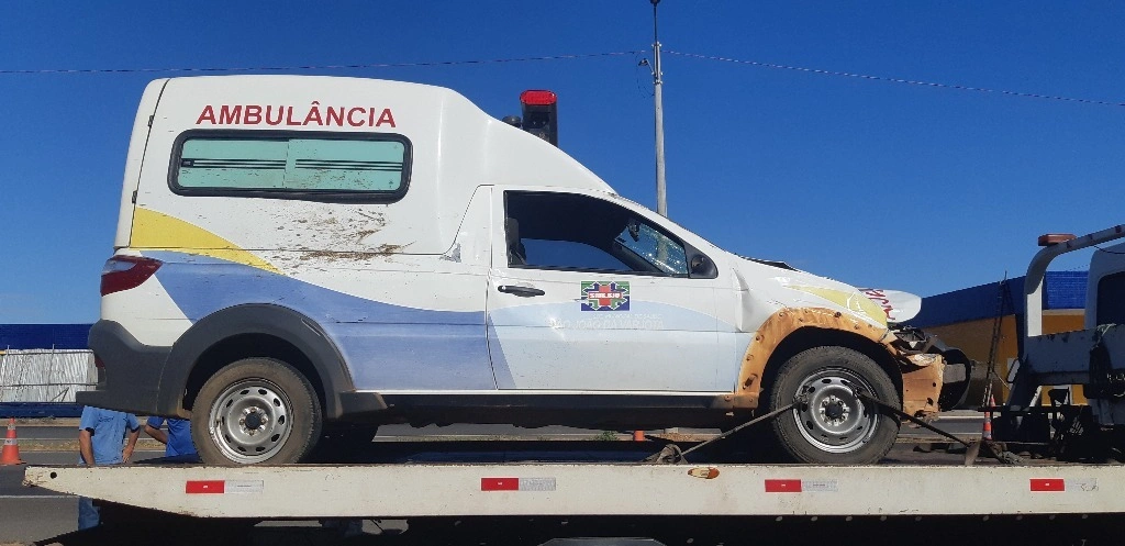 Ambulância envolvida no acidente
