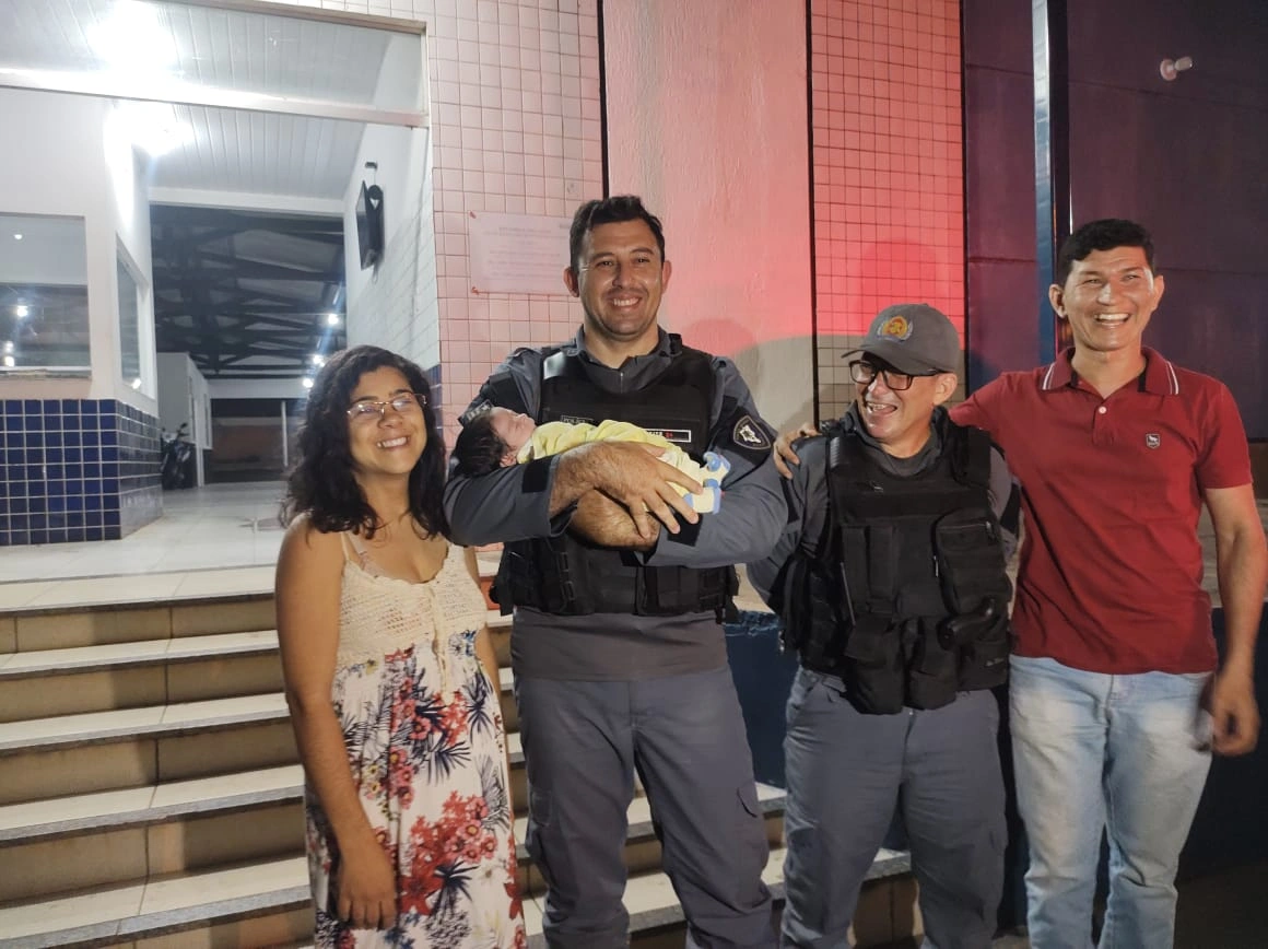 Bebê é salvo por policiais em Timon
