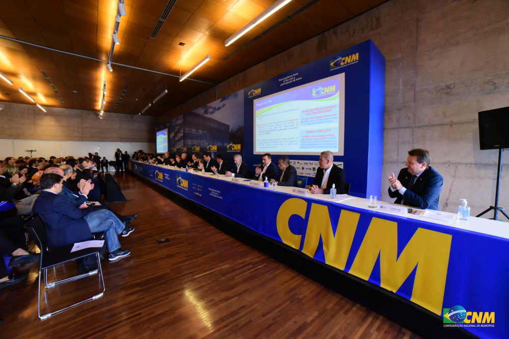 CNM reúne prefeitos