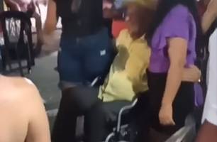 Dr Pessoa no meio do povo (Foto: Reprodução) Dr Pessoa no meio do povo (Foto: Reprodução)