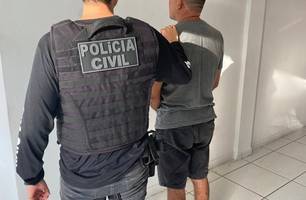 Homem preso acusado de estuprar a filha (Foto: Divulgação/ PC-PI) Homem preso acusado de estuprar a filha (Foto: Divulgação/ PC-PI)