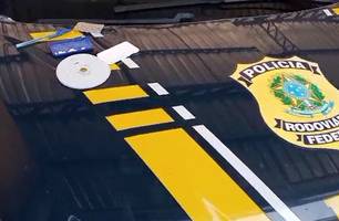 Homem preso com rebite após acidente (Foto: Divulgação/ PRF-PI) Homem preso com rebite após acidente (Foto: Divulgação/ PRF-PI)