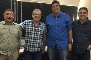 JVC recebe novos dirigentes do Partido Liberal em busca de viabilizar a oposição em Teresina (Foto: Arquivo pessoal) JVC recebe novos dirigentes do Partido Liberal em busca de viabilizar a oposição em Teresina (Foto: Arquivo pessoal)