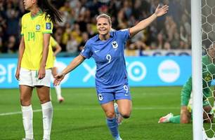 Le Sommer marca primeiro gol em partida contra o Brasil. (Foto: Darren England / EFE) Le Sommer marca primeiro gol em partida contra o Brasil. (Foto: Darren England / EFE)